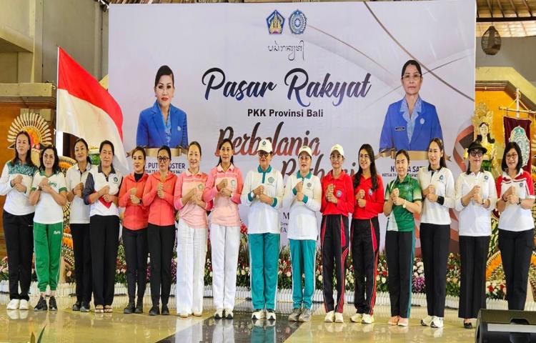 Ketua TP PKK Karangasem Hadiri Pasar Rakyat PKK Provinsi Bali di Klungkung